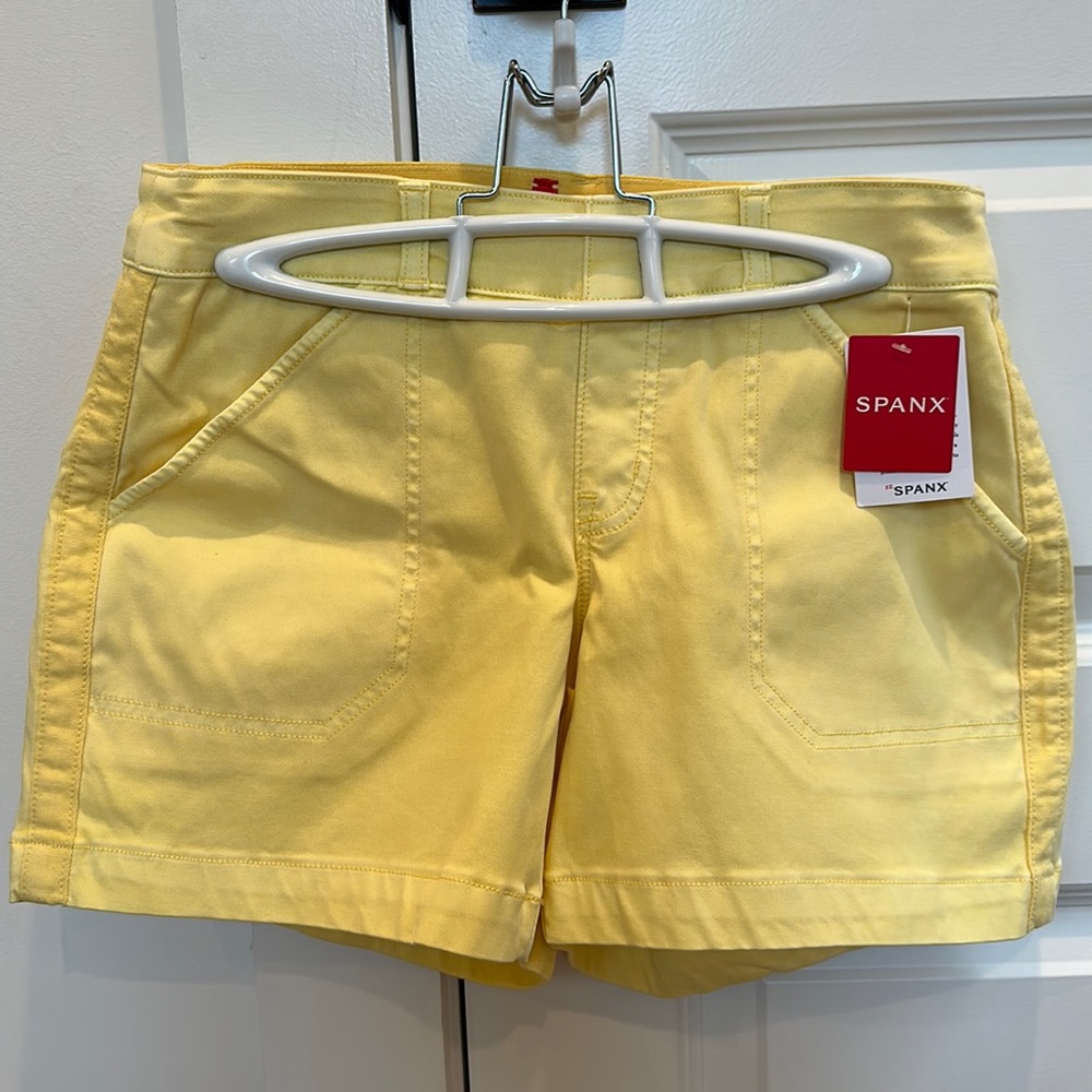 NWT - SPANX sold out yellow stretch twill short. Size small.